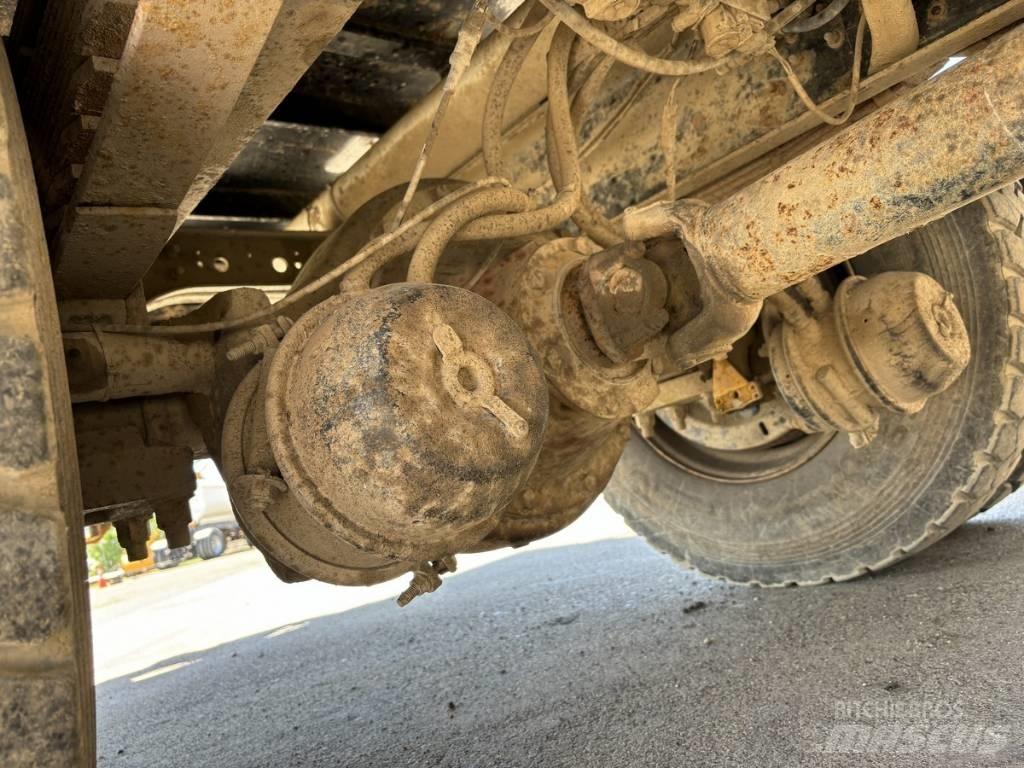 International 4900 Ciężarówki typu Platforma / Skrzynia