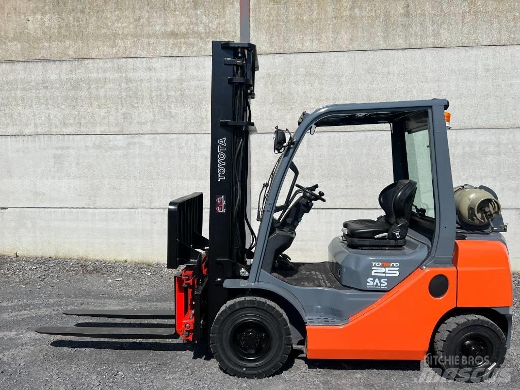 Toyota 02-8FGF25 Wózki LPG
