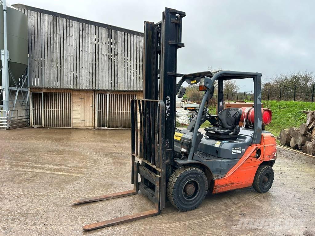 Toyota Tonero Wózki LPG