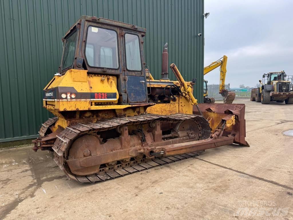 Komatsu D63E-1 Spycharki gąsienicowe