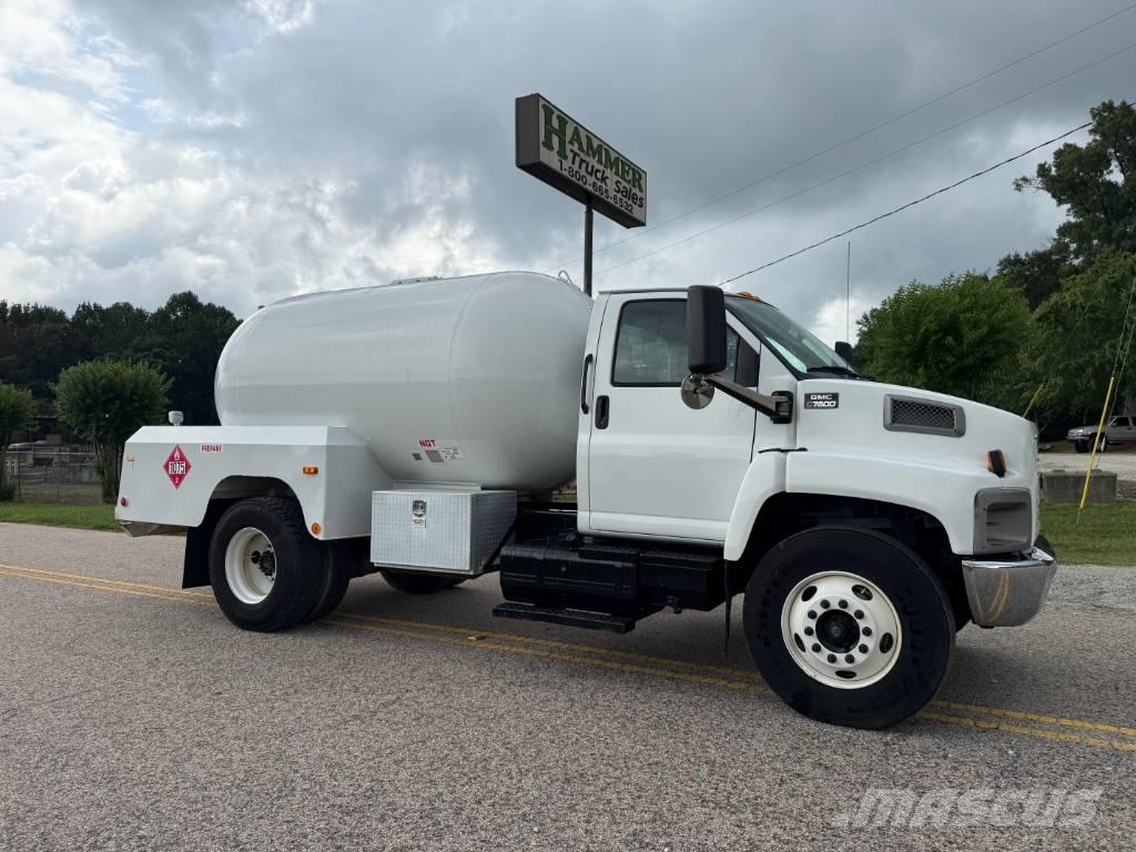 GMC C7500 Cysterna