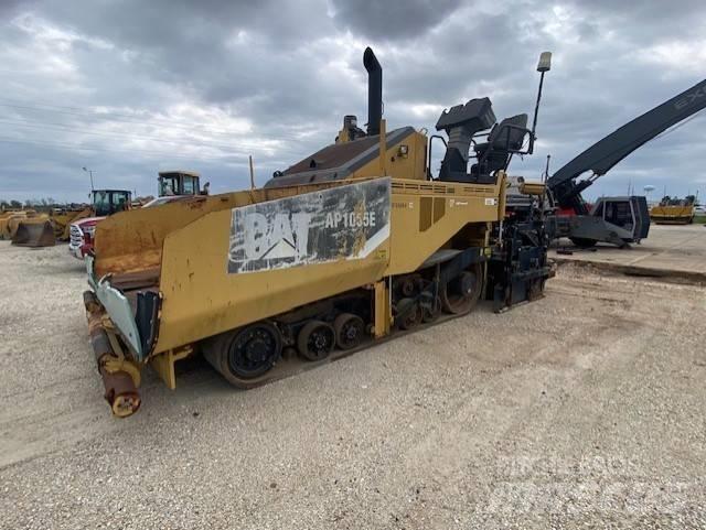 CAT AP1055E Rozściełacze do asfaltu