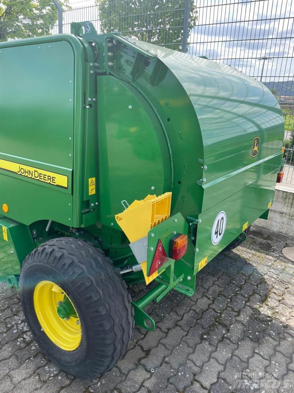 John Deere F440E Prasy zwijające