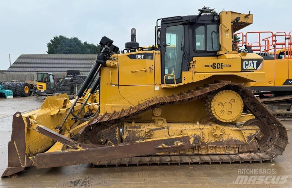 CAT D6T Spycharki gąsienicowe