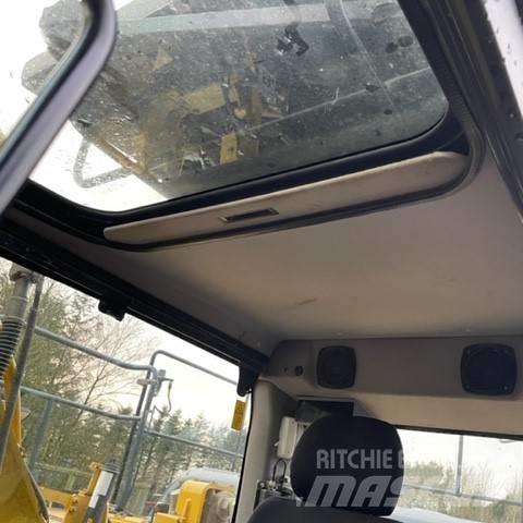 Komatsu PC210 LCI - 10 Ciągniki rolnicze