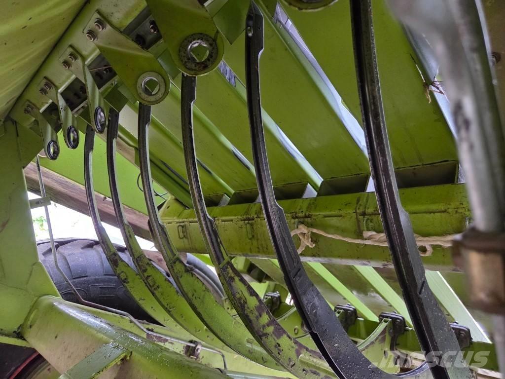 CLAAS Quandrant 2200 Prasy kostkujące