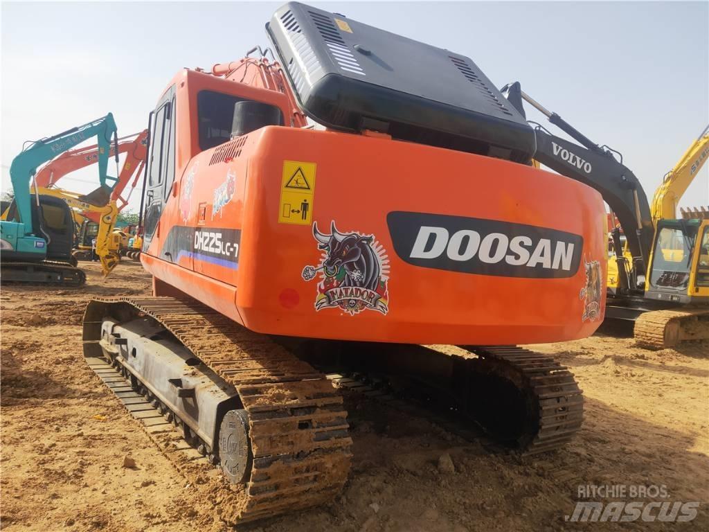 Doosan DH 225 LC-7 Koparki gąsienicowe