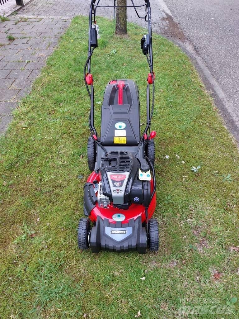 Snapper NX80 S Kosiarki mechaniczne z operatorem za maszyną