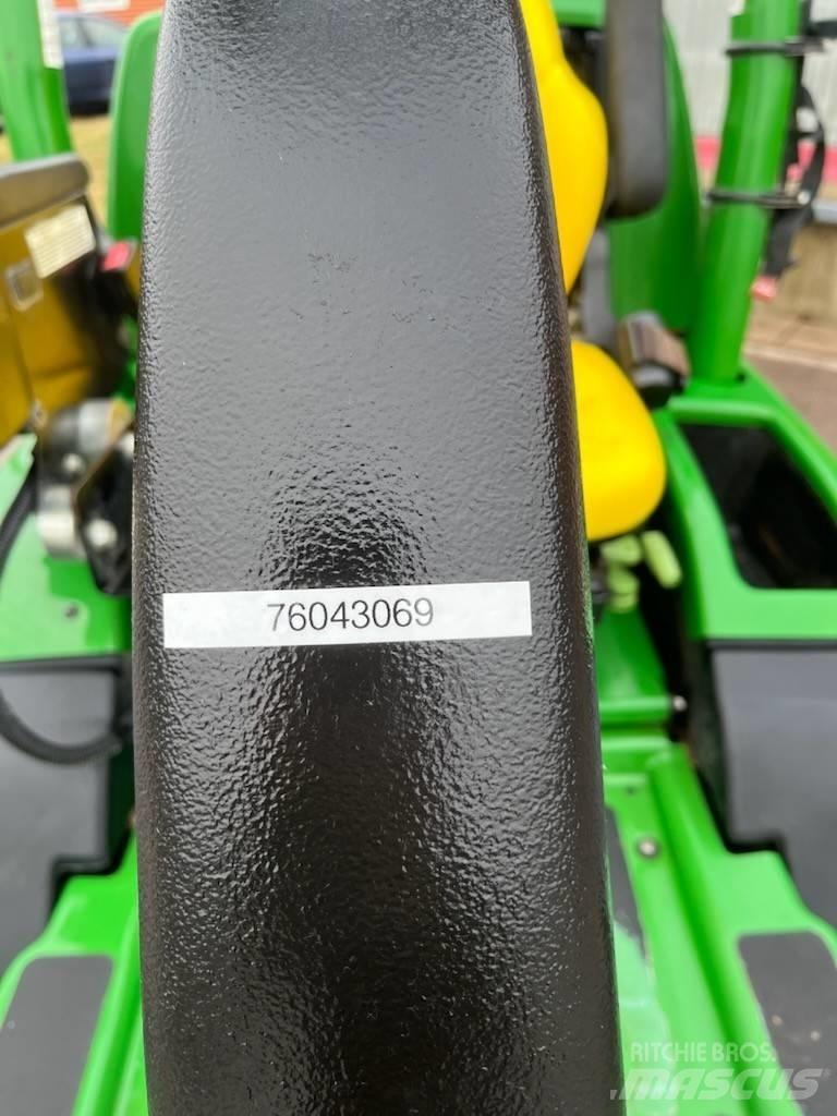 John Deere 9009 Kosiarki na pola golfowe i stadiony