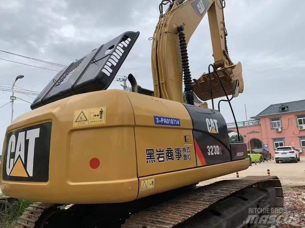 CAT 323 D L Koparki gąsienicowe