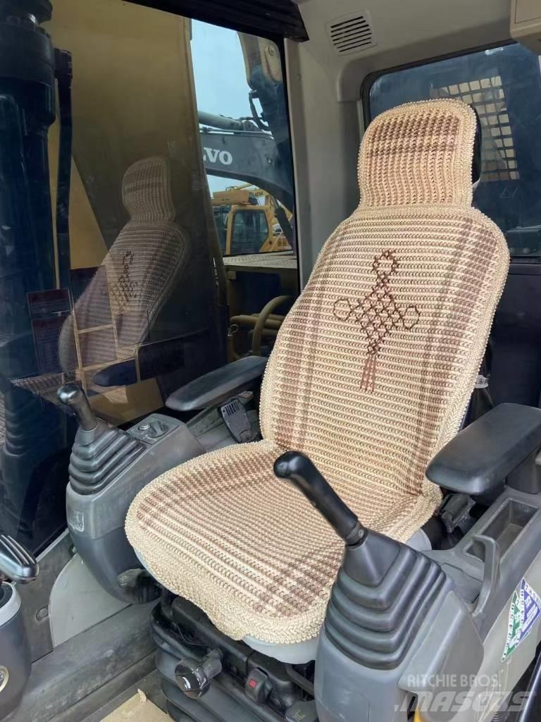 CAT 323 D L Koparki gąsienicowe