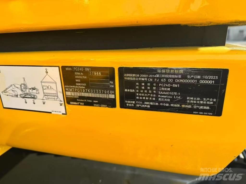 Komatsu 240-8N1 Koparki gąsienicowe