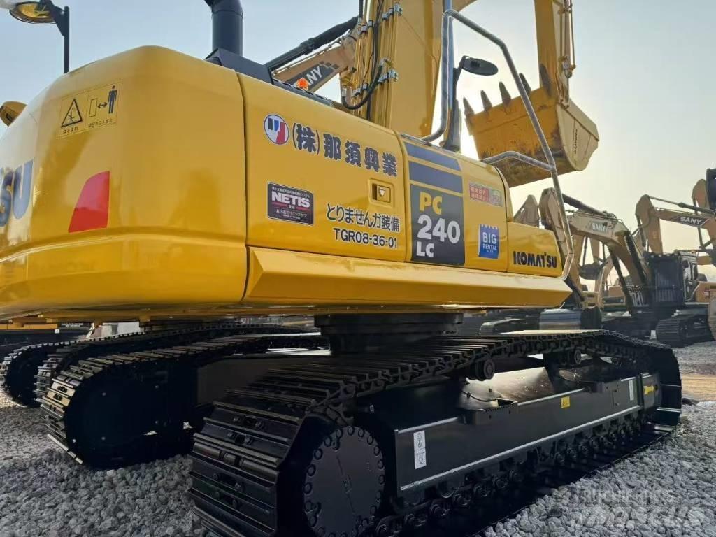 Komatsu 240-8N1 Koparki gąsienicowe