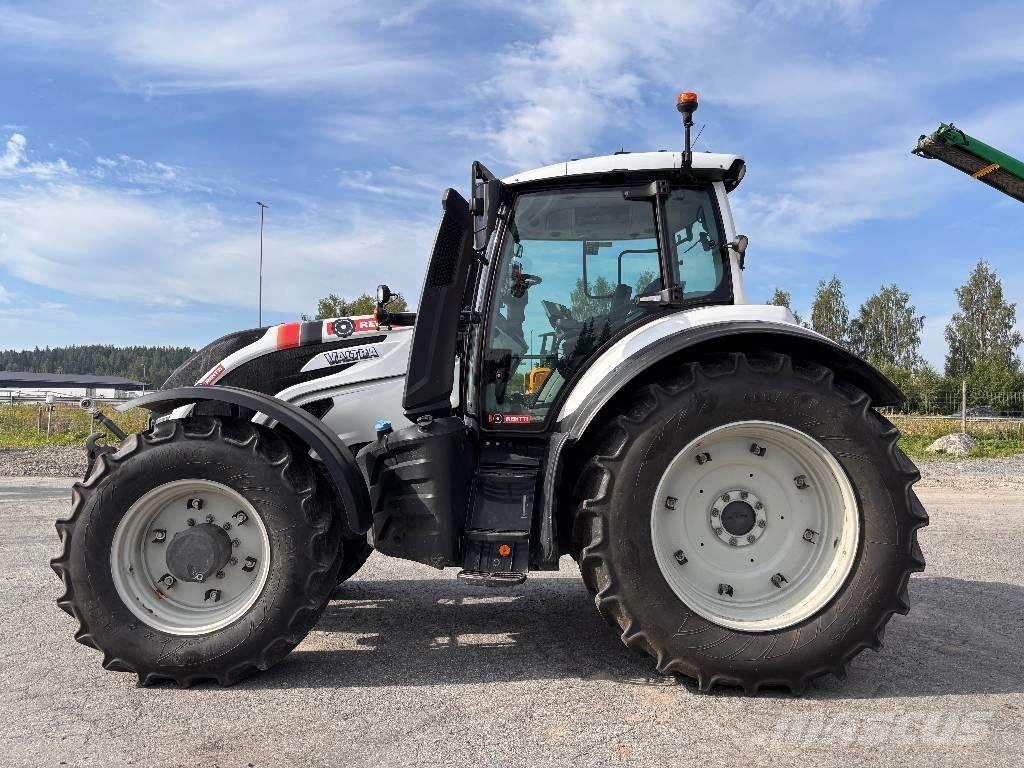 Valtra T215 Versu Ciągniki rolnicze