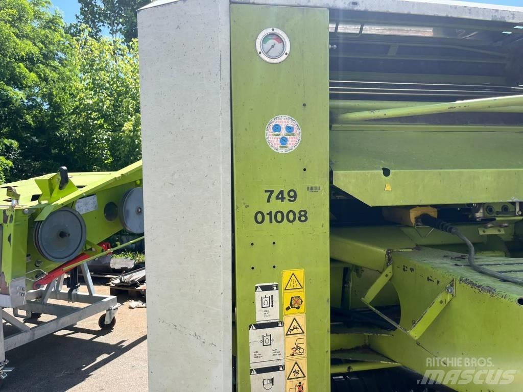 CLAAS Rollant 240 Prasy zwijające