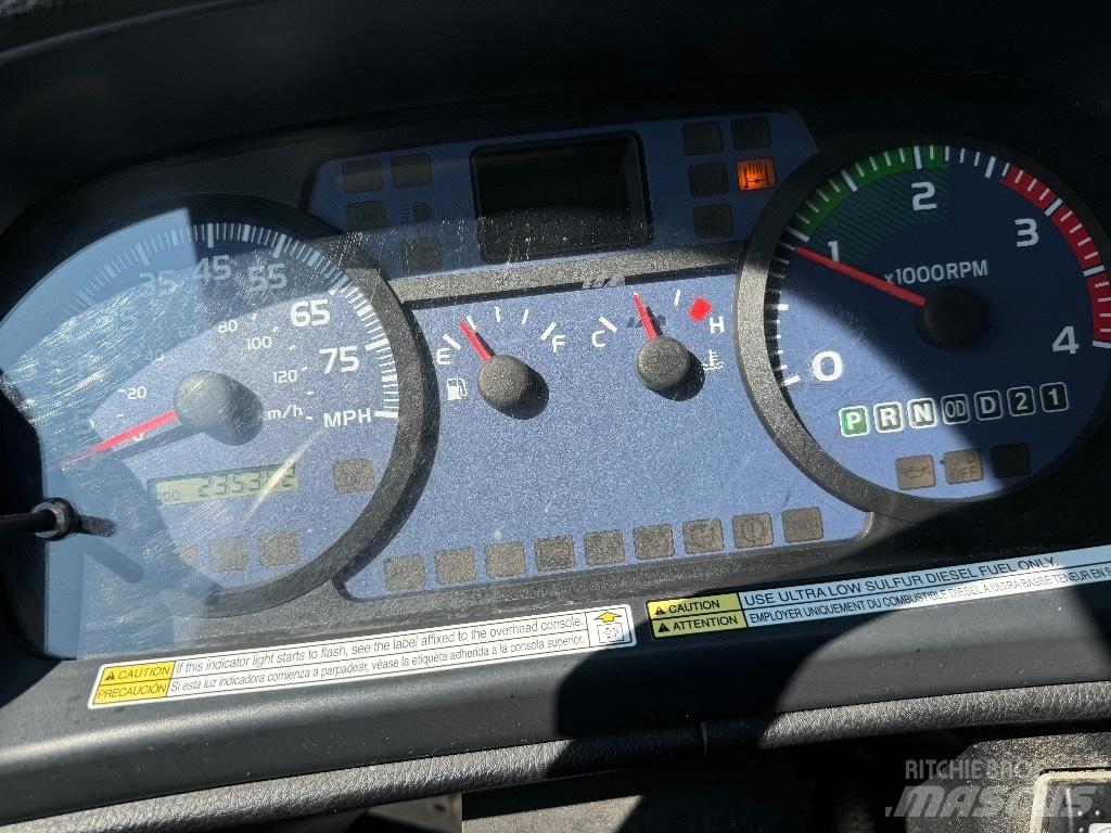 Hino 238 Samochody ciężarowe ze skrzynią zamkniętą