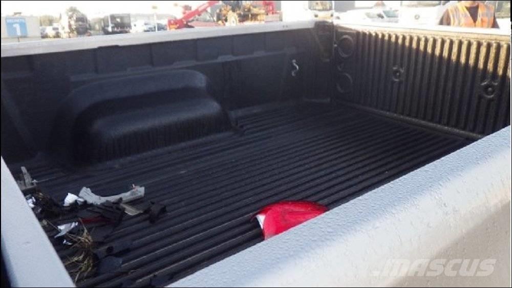 Toyota Hilux 5 Inne
