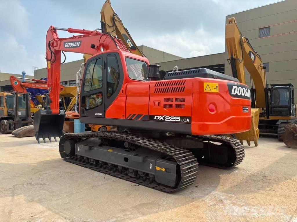 Doosan DX 225 Koparki gąsienicowe