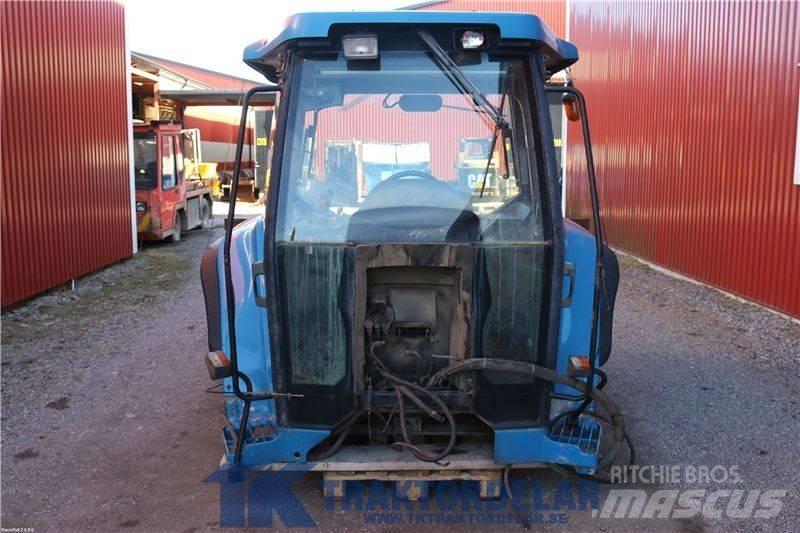 New Holland 8870 Kabina i wnętrze