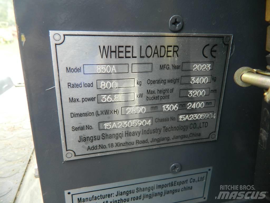 Attack 850A Ładowacze i koparki czołowe