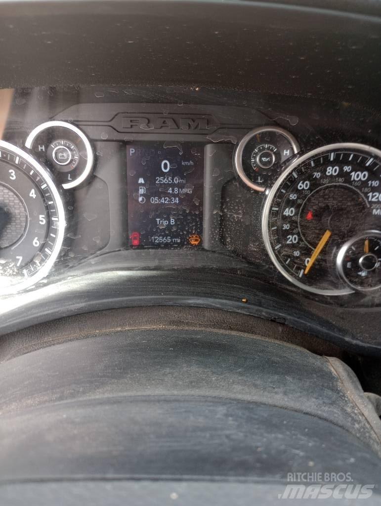 RAM 5500 Ciężarówki typu Platforma / Skrzynia