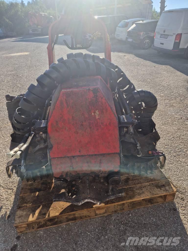 Komatsu 124 Maszyny do okrzesywania gałęzi