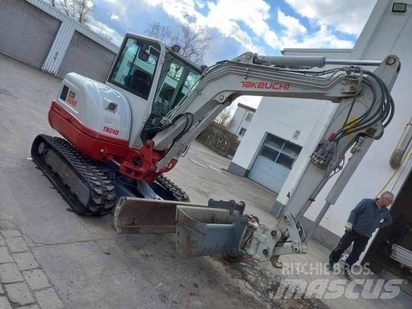 Takeuchi TB 240 DPF Minikoparki