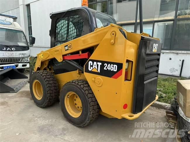 CAT 246 D Ładowarki burtowe