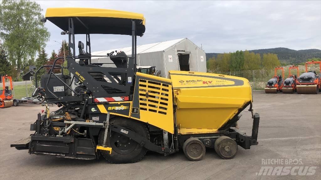 Bomag BF 300 P-2 Rozściełacze do asfaltu