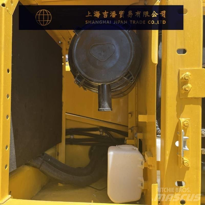 Komatsu PC 210 Koparki gąsienicowe