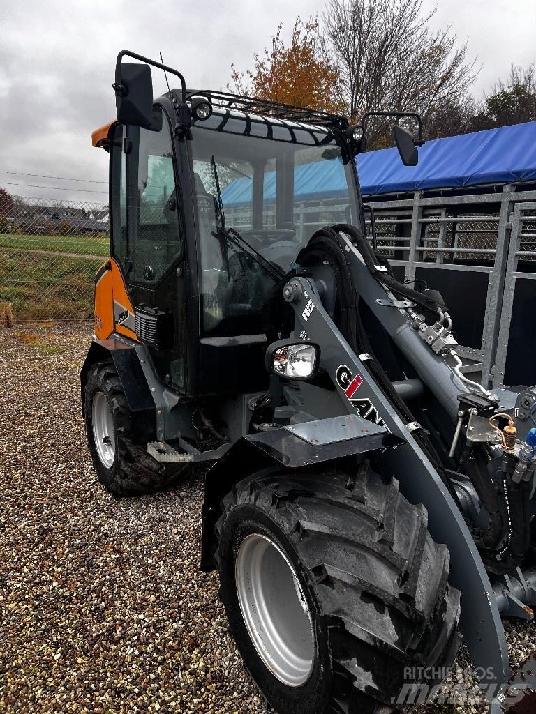 GiANT G3500 Miniładowarki