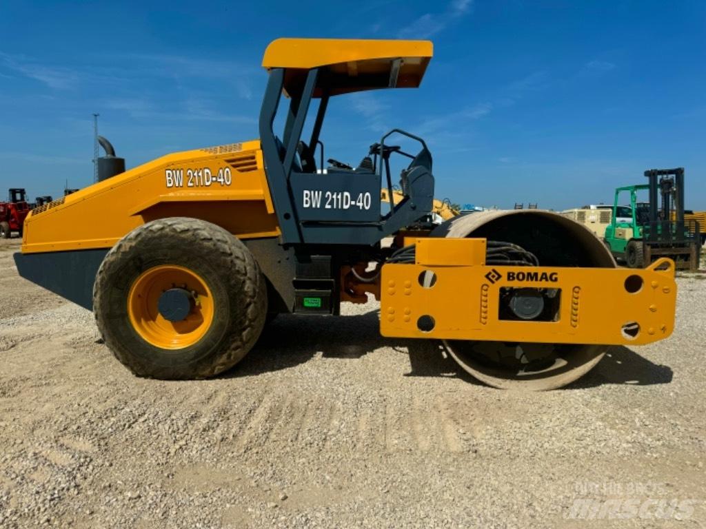 Bomag BW 211 D-40 Walce typu kombi