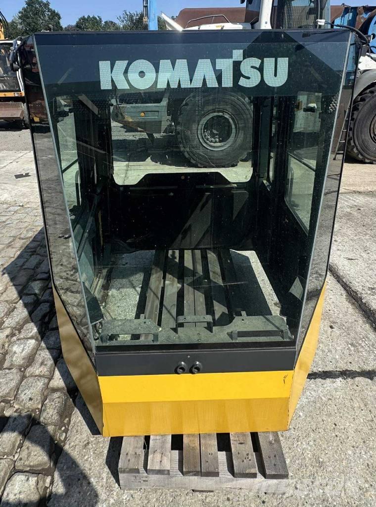 Komatsu WA 470-5 Kabiny i wnętrze