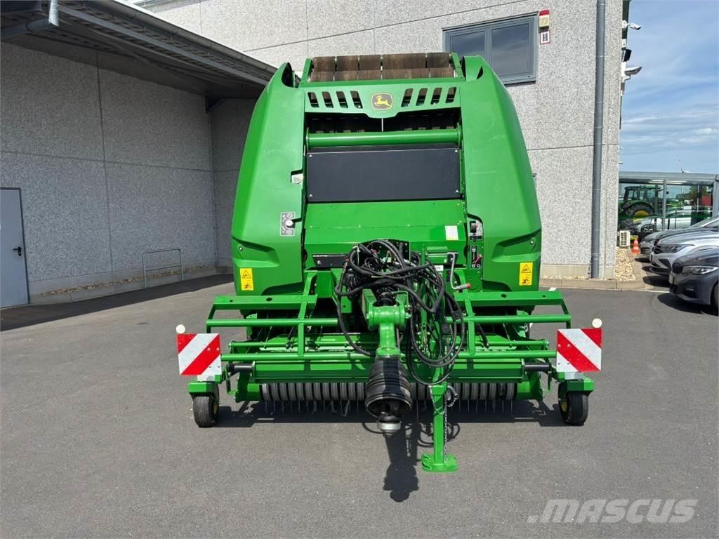 John Deere V451M Prasy zwijające