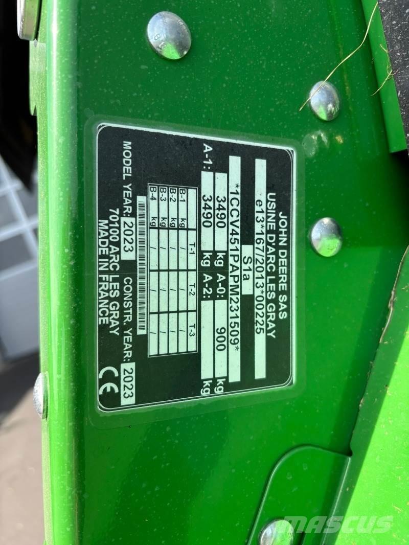 John Deere V451M Prasy zwijające