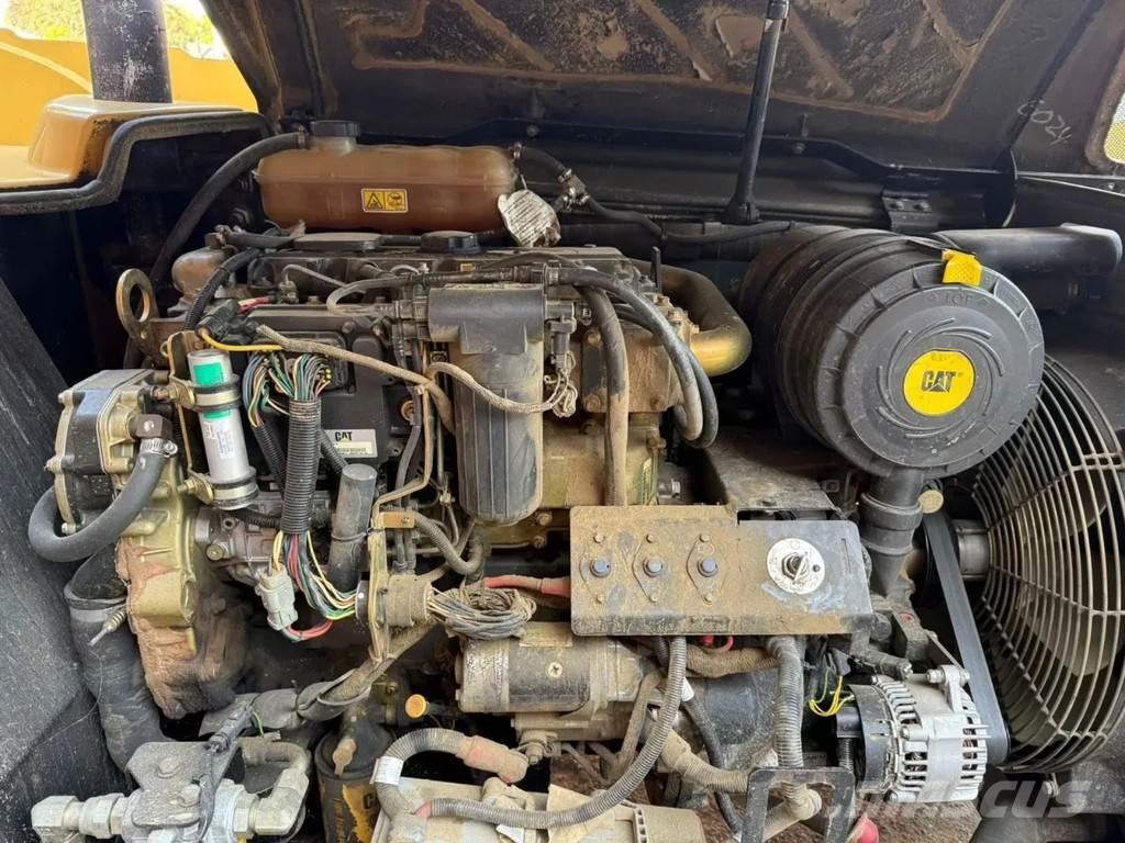 CAT TH 330 B Ładowarki teleskopowe