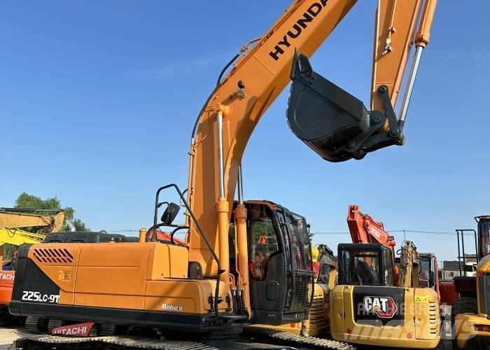 Hyundai 225 Koparki gąsienicowe