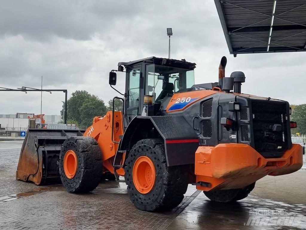 Hitachi ZW 250 Ładowarki kołowe