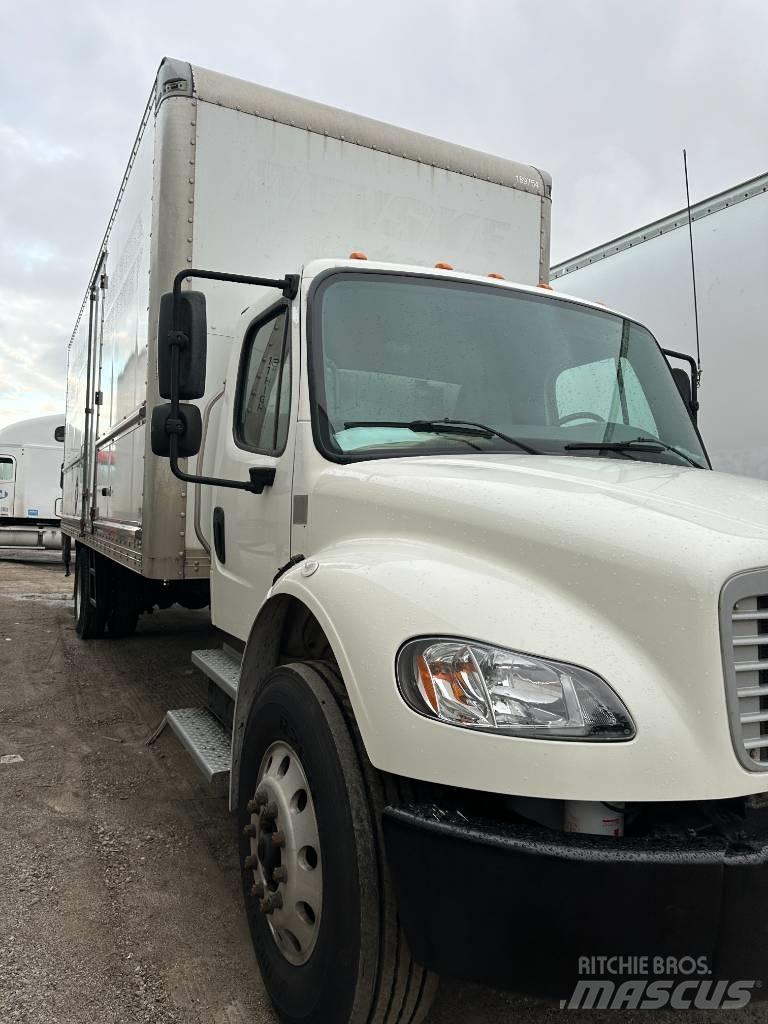 Freightliner M2 106 Samochody ciężarowe ze skrzynią zamkniętą