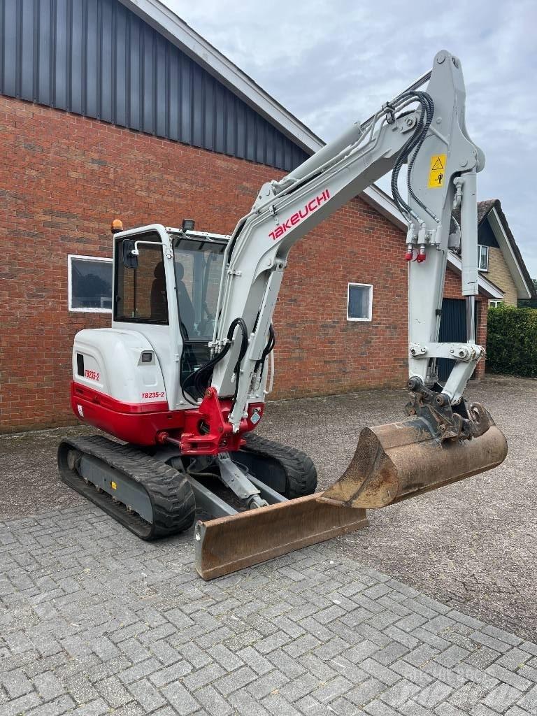 Takeuchi tb235-2 Minikoparki