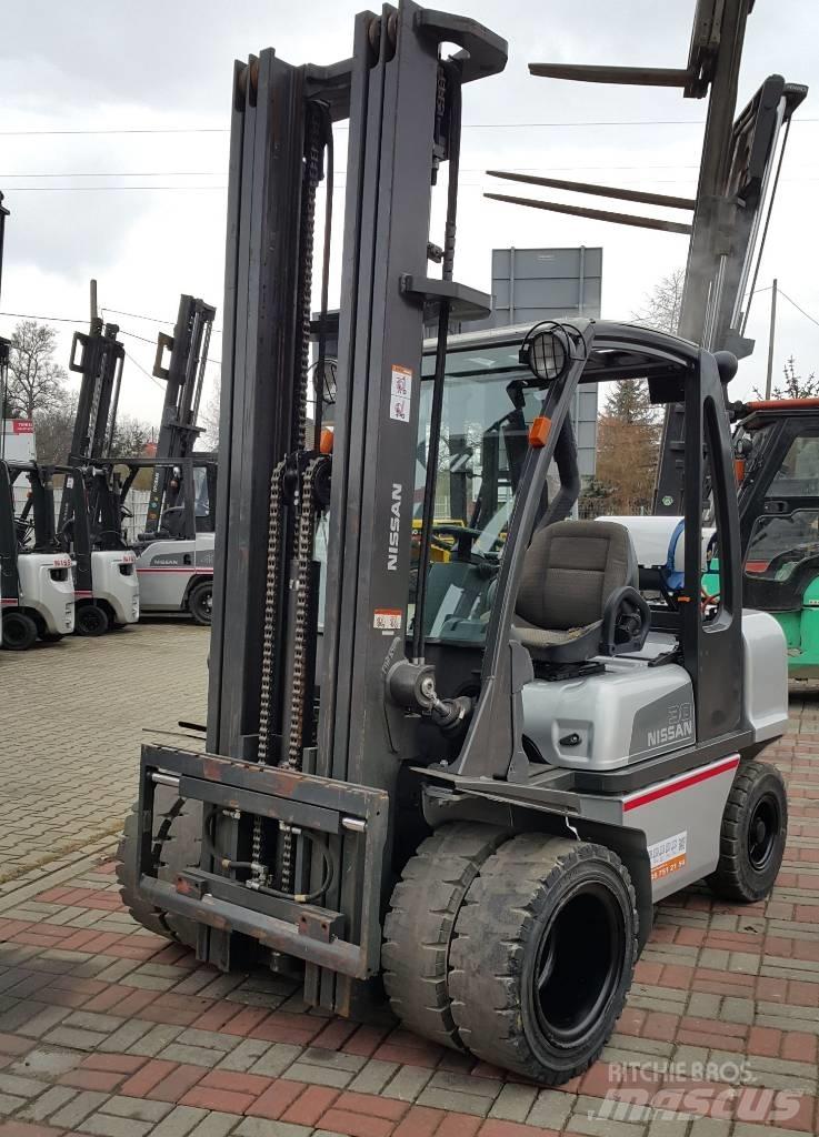 Nissan UGD02A30PQ Wózki LPG