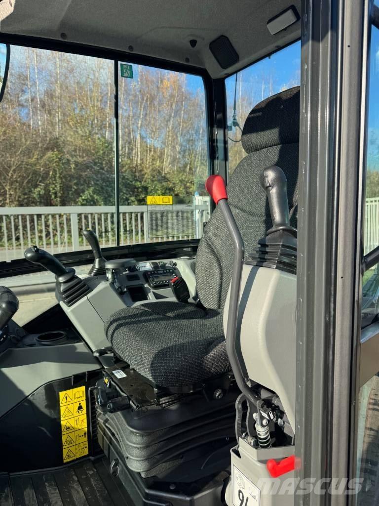 Bobcat E27 Minikoparki