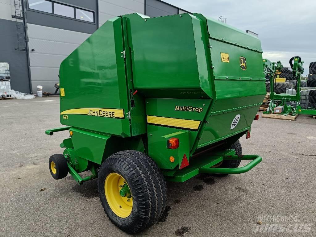 John Deere 623N Prasy zwijające