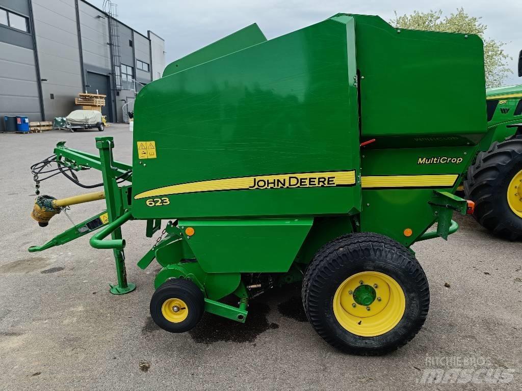 John Deere 623N Prasy zwijające