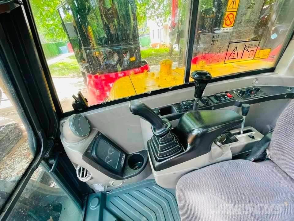 Volvo EX60 DL Minikoparki