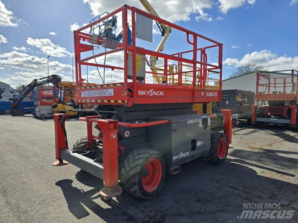 SkyJack SJ 6832 RT Podnośniki nożycowe
