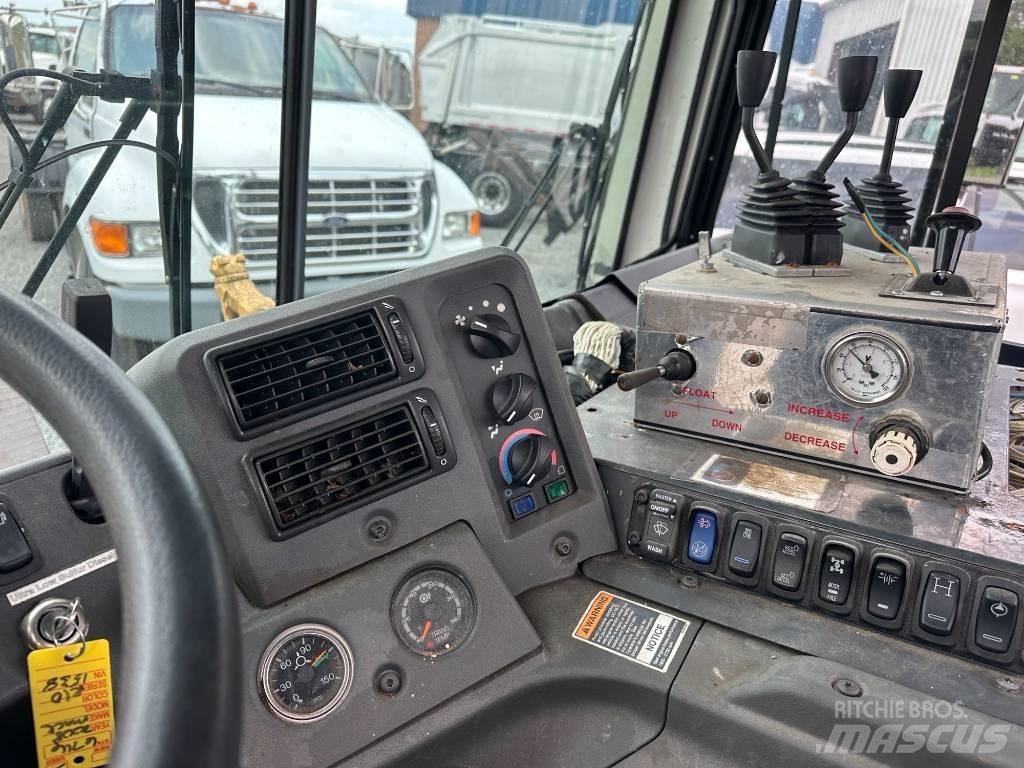 Mack MRU613 Śmieciarki