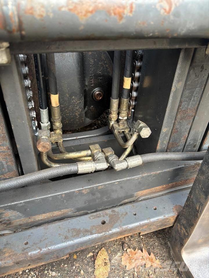 Nissan UGD02 A 30 PQ Wózki LPG