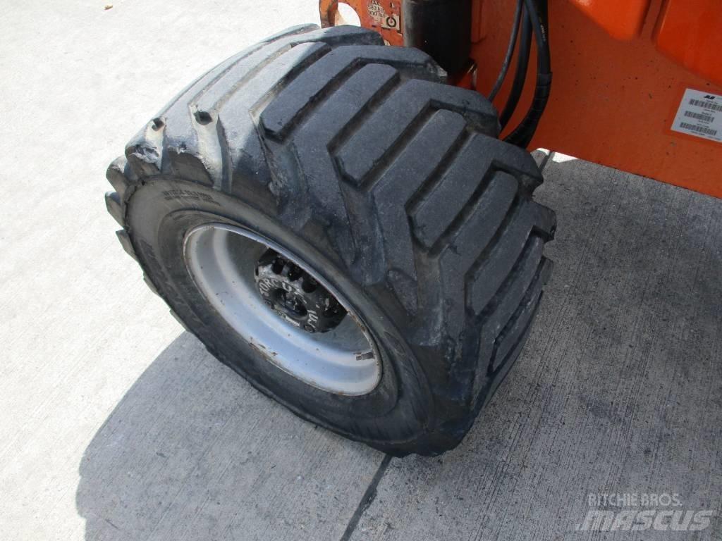JLG 450AJ (920) Kompaktowe samojezdne wysięgniki podnośnikowe
