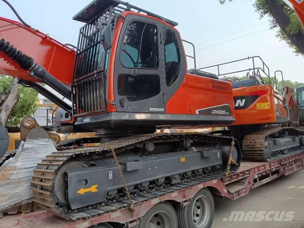 Doosan DX 225 Koparki gąsienicowe